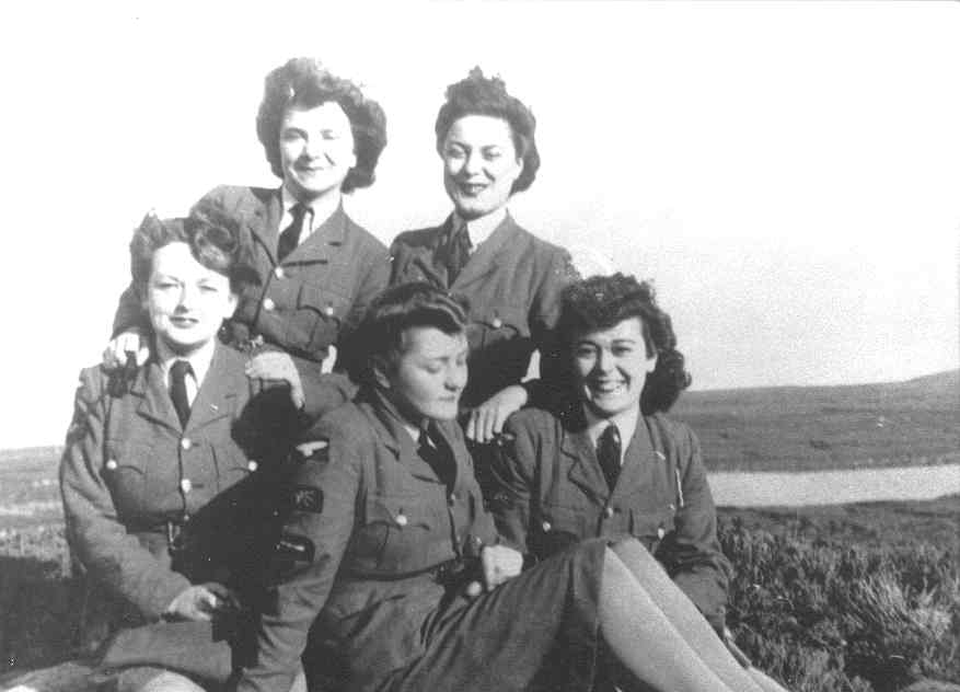 ladies.jpg (324678 bytes)